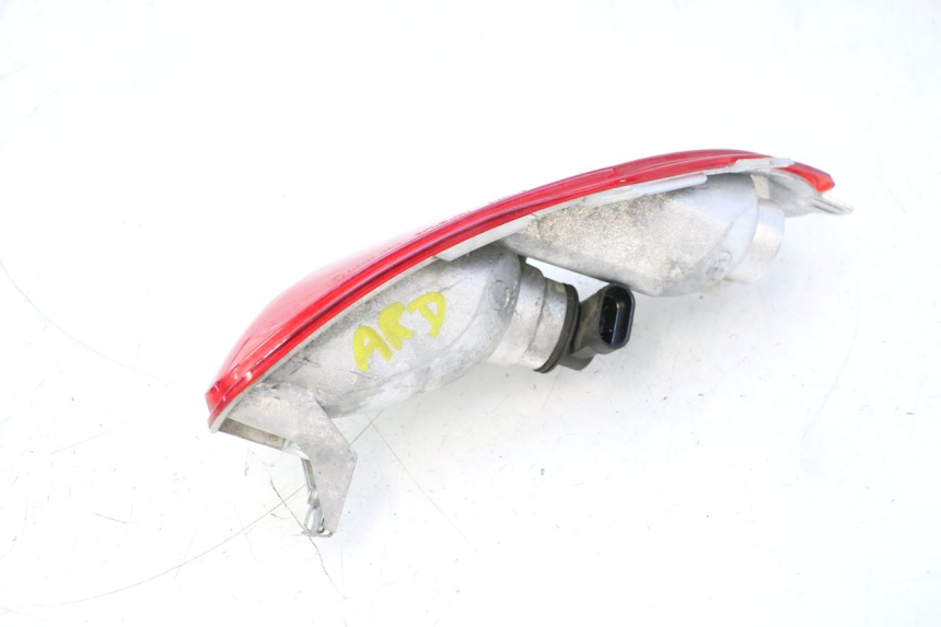 photo de FANALE POSTERIORE DESTRO PIAGGIO MP3 500 (2011 - 2015) - Altra angolazione