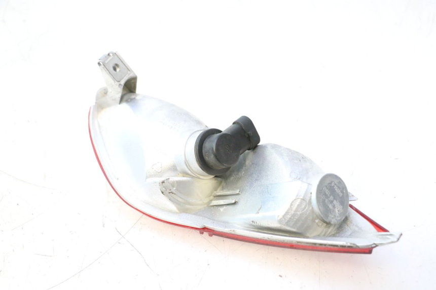 photo de FANALE POSTERIORE DESTRO PIAGGIO MP3 500 (2011 - 2015) - Dettagli dei punti di fissaggio