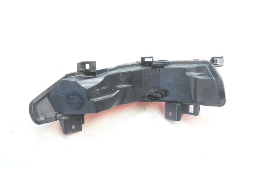 photo de FANALE STOP DESTRA PIAGGIO MP3 500 (2016 - 2018) - Stato della superficie e materiale