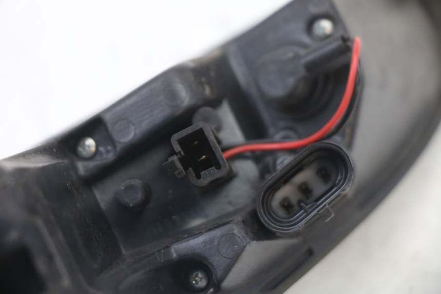 photo de FANALE STOP DESTRA PEUGEOT SATELIS 125 (2013 - 2018) - Stato della superficie e materiale