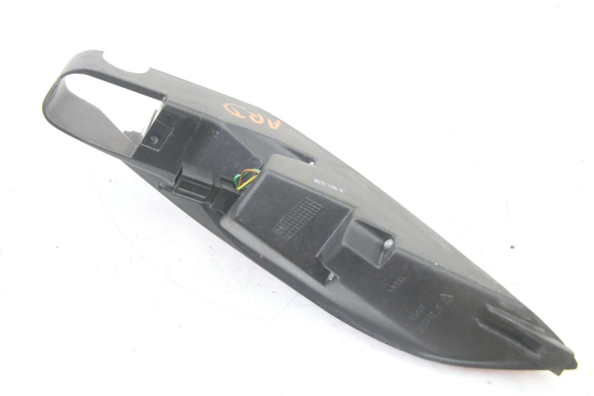 photo de FANALE STOP DESTRA PEUGEOT SATELIS COMPRESSOR K15 125 (2006 - 2009) - Dettagli dei punti di fissaggio