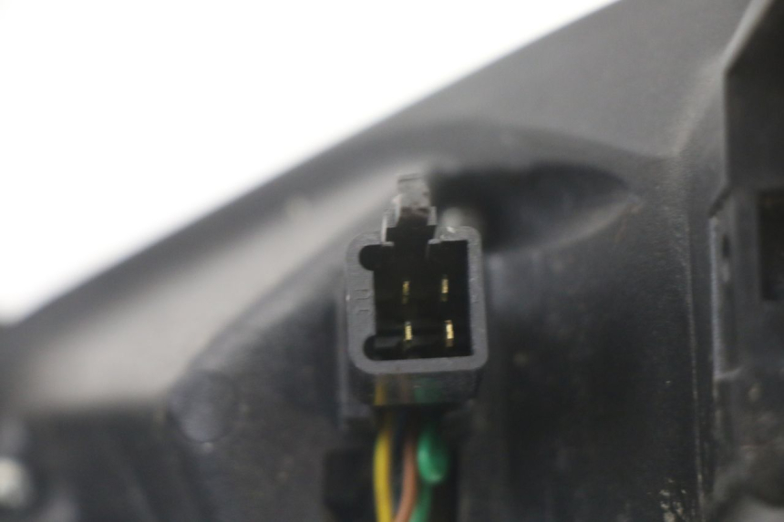 photo de FANALE STOP DESTRA PEUGEOT SATELIS COMPRESSOR K15 125 (2006 - 2009) - Stato della superficie e materiale