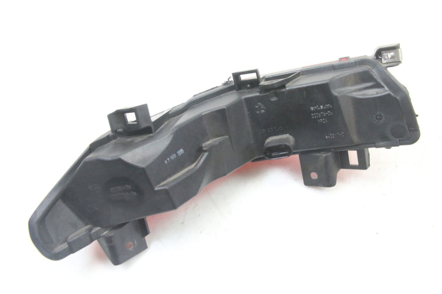 photo de FANALE POSTERIORE DESTRO PIAGGIO MP3 500 (2014 - 2017) - Dettagli dei punti di fissaggio