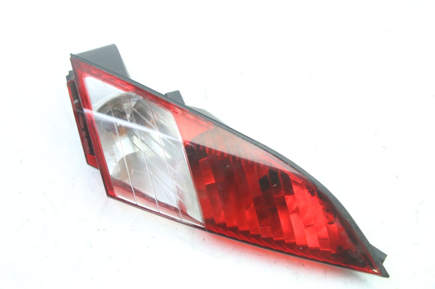 photo de FANALE STOP DESTRA PEUGEOT SATELIS COMPRESSOR K15 125 (2006 - 2009) - Zoom sullo stato d'uso