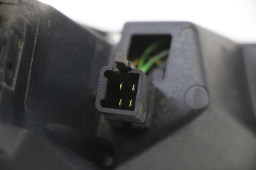 photo de FANALE STOP DESTRA PEUGEOT SATELIS COMPRESSOR K15 125 (2006 - 2009) - Dettagli dei punti di fissaggio