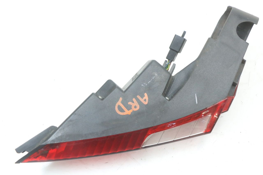 photo de FANALE POSTERIORE DESTRO PEUGEOT SATELIS 125 (2010 - 2012) - Zoom sullo stato d'uso