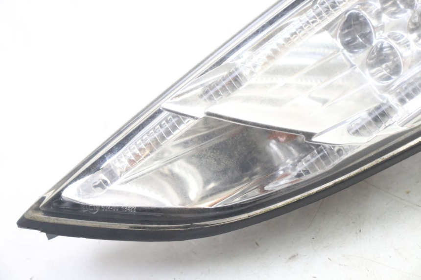 photo de FANALE STOP DESTRA PEUGEOT SATELIS 125 (2013 - 2018) - Zoom sullo stato d'uso