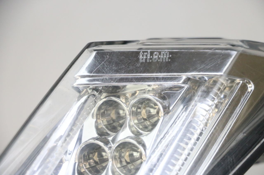 photo de FANALE STOP DESTRA PEUGEOT SATELIS 125 (2013 - 2018) - Dettagli dei punti di fissaggio