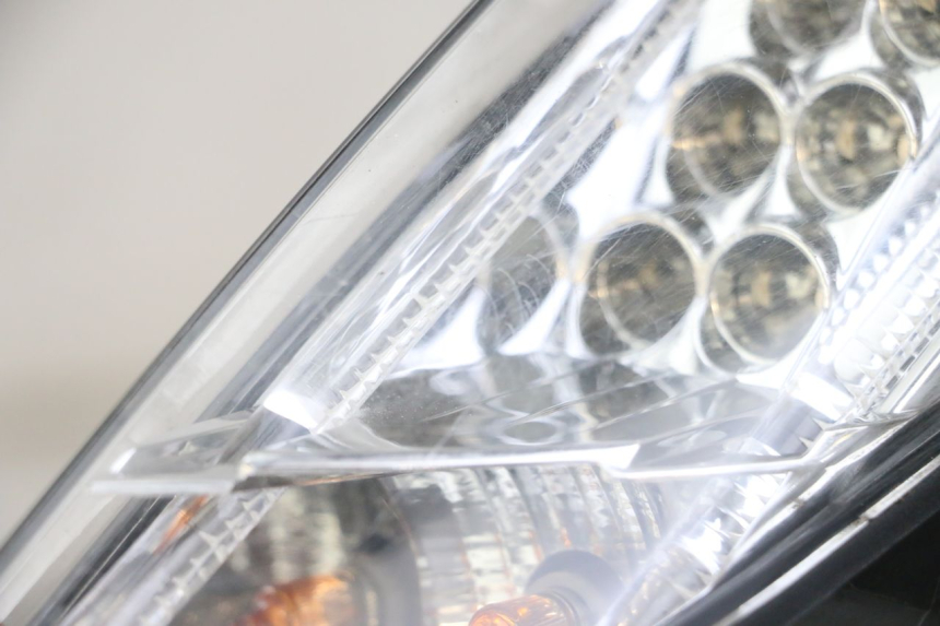 photo de FANALE STOP DESTRA PEUGEOT SATELIS 125 (2013 - 2018) - Stato della superficie e materiale