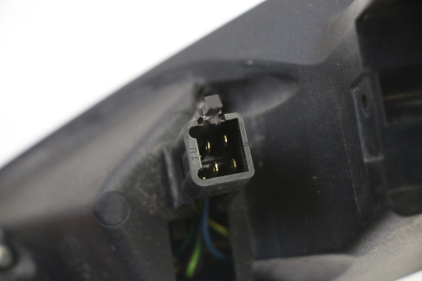 photo de FANALE STOP DESTRA PEUGEOT SATELIS 250 (2006 - 2012) - Dettagli dei punti di fissaggio