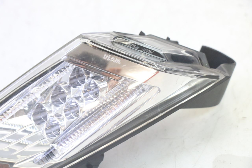 photo de FANALE STOP DESTRA PEUGEOT SATELIS 125 (2013 - 2018) - Zoom sullo stato d'uso