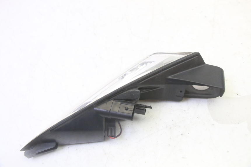 photo de FANALE STOP DESTRA PEUGEOT SATELIS 125 (2013 - 2018) - Primo piano tecnico