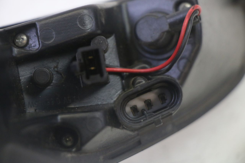 photo de FANALE STOP DESTRA PEUGEOT SATELIS 125 (2013 - 2018) - Dettagli dei punti di fissaggio