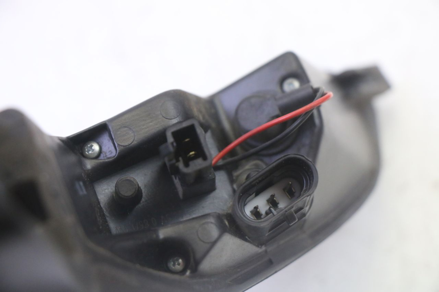 photo de FANALE POSTERIORE DESTRO PEUGEOT SATELIS 125 (2010 - 2012) - Stato della superficie e materiale