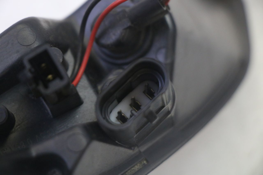 photo de FANALE STOP DESTRA PEUGEOT SATELIS 125 (2013 - 2018) - Stato della superficie e materiale