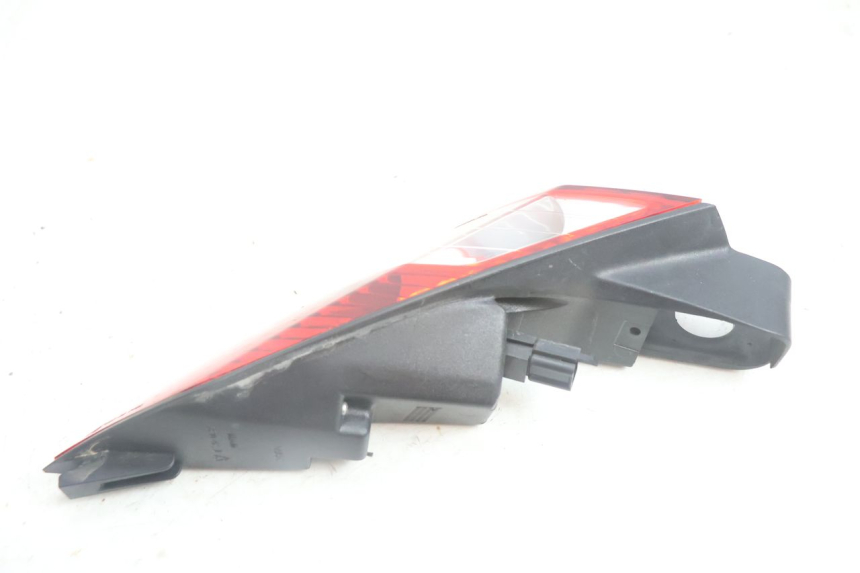 photo de FANALE POSTERIORE DESTRO PEUGEOT SATELIS 125 (2006 - 2009) - Primo piano tecnico