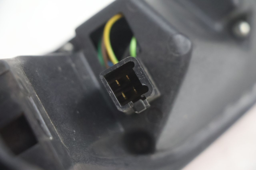 photo de FANALE POSTERIORE DESTRO PEUGEOT SATELIS 125 (2006 - 2009) - Stato della superficie e materiale