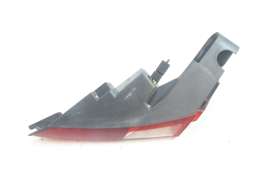 photo de FANALE POSTERIORE DESTRO PEUGEOT SATELIS 125 (2006 - 2009) - Zoom sullo stato d'uso