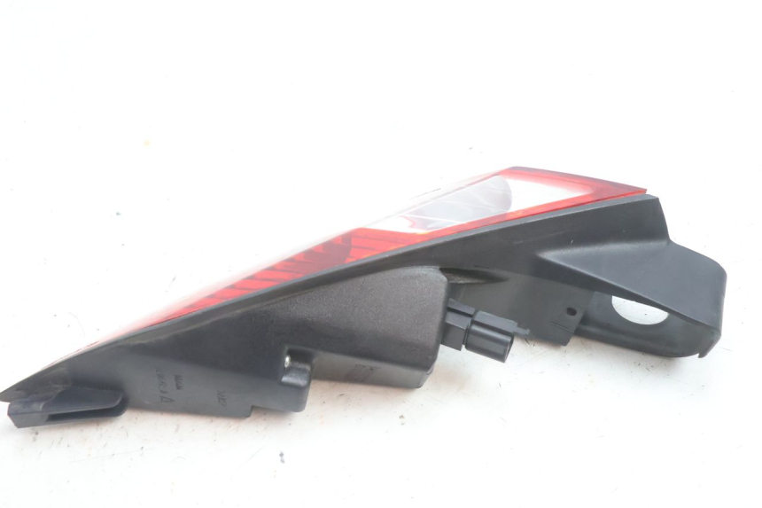 photo de FANALE POSTERIORE DESTRO PEUGEOT SATELIS 125 (2006 - 2009) - Primo piano tecnico