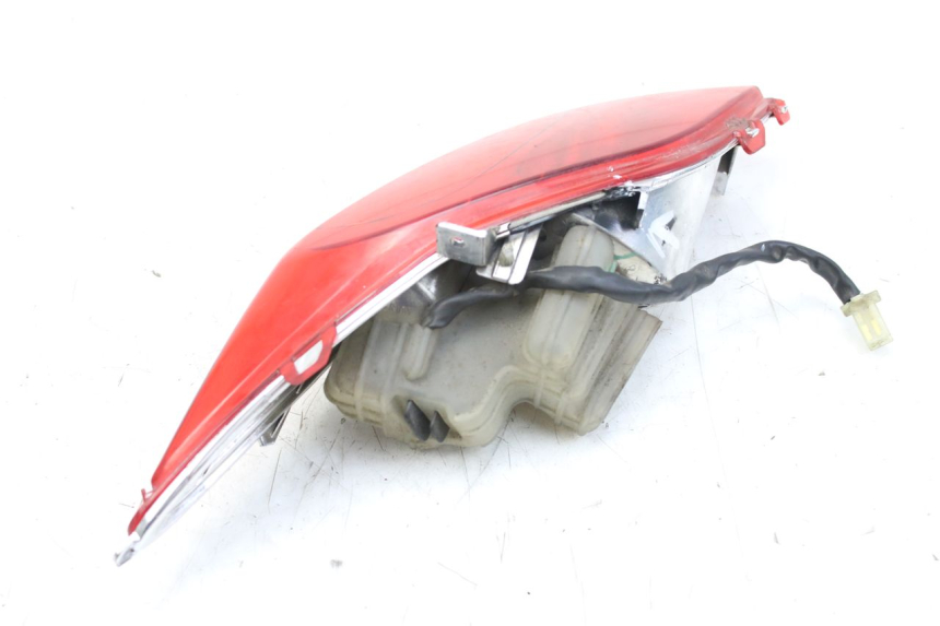 photo de FANALE POSTERIORE DESTRO MBK SKYCRUISER 125 (2010 - 2013) - Dettagli dei punti di fissaggio