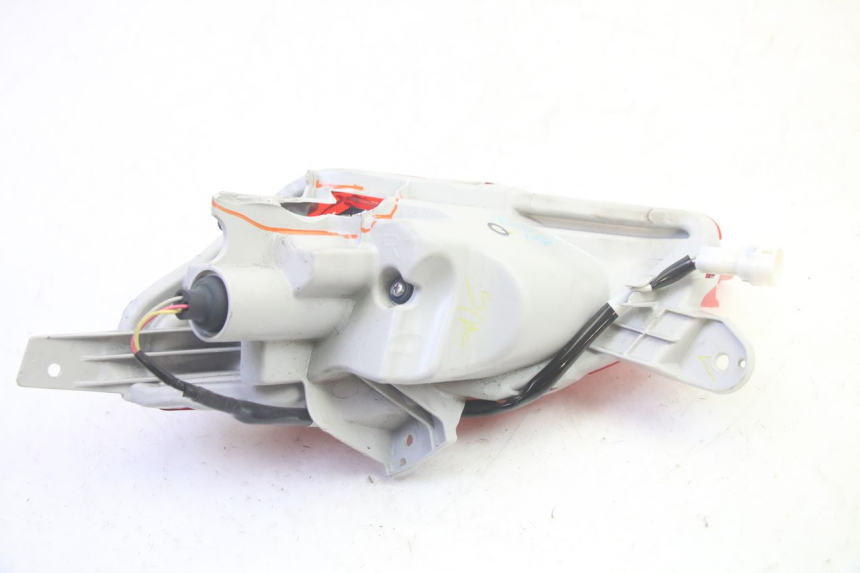 photo de FANALE STOP DESTRA YAMAHA TRICITY 300 (2020 - 2024) - Dettagli dei punti di fissaggio