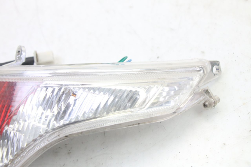 photo de FANALE STOP DESTRA PEUGEOT VIVACITY NEW 2T 50 (2008 - 2017) - Zoom sullo stato d'uso