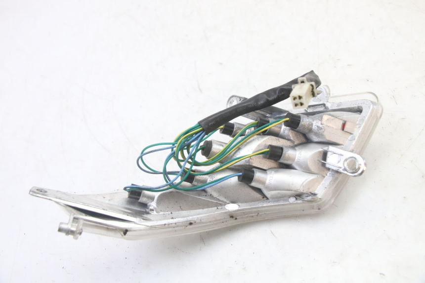 photo de FANALE STOP DESTRA PEUGEOT VIVACITY NEW 2T 50 (2008 - 2017) - Dettagli dei punti di fissaggio