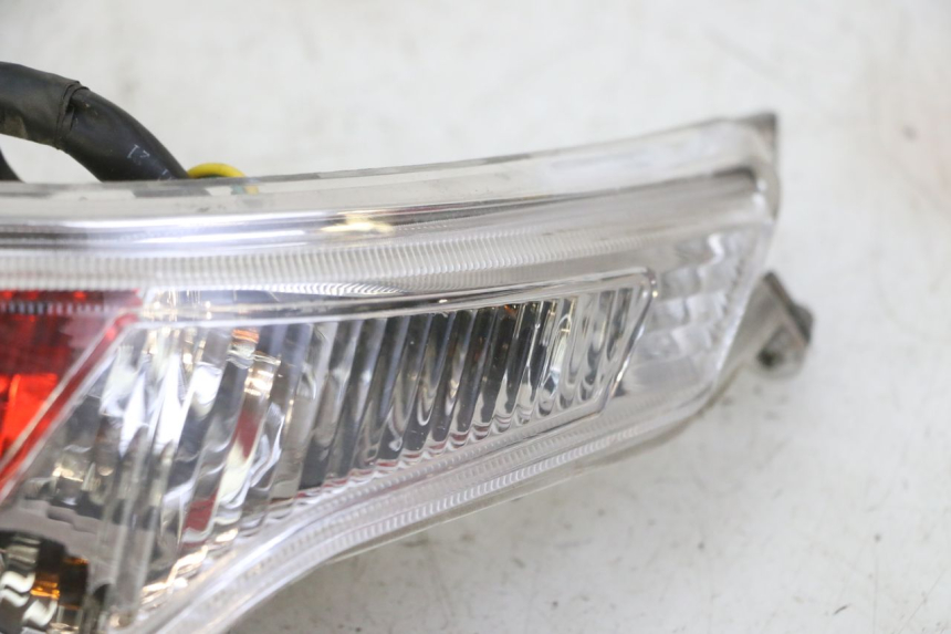 photo de Fanale posteriore destro PEUGEOT VIVACITY NEW 4T 50 (2008 - 2017) - Zoom sullo stato d'uso