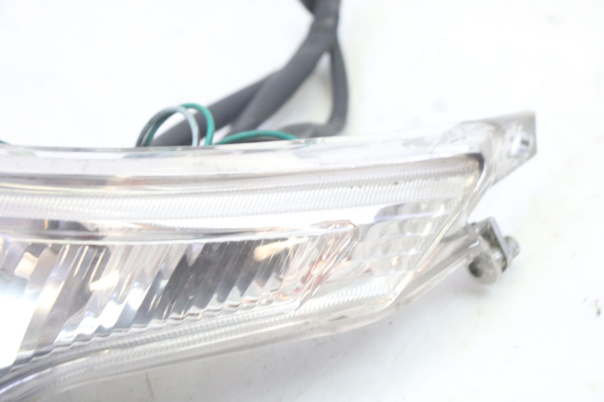 photo de Fanale posteriore destro PEUGEOT VIVACITY NEW 4T 50 (2008 - 2017) - Primo piano tecnico