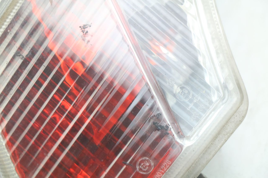 photo de Fanale posteriore destro PEUGEOT VIVACITY 125 (2010 - 2017) - Dettagli dei punti di fissaggio