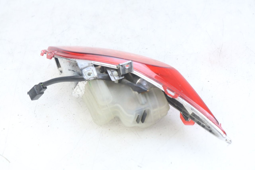 photo de FANALE POSTERIORE DESTRO YAMAHA X-MAX XMAX 125 (2010 - 2013) - Primo piano tecnico