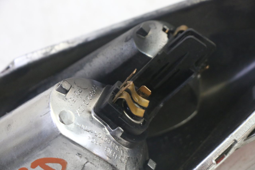 photo de FANALE POSTERIORE DESTRO YAMAHA X-MAX XMAX 250 (2006 - 2009) - Marcature e riferimenti originali