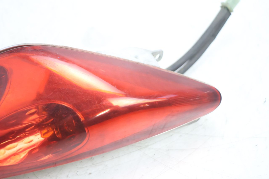 photo de FANALE POSTERIORE DESTRO YAMAHA XMAX X-MAX 125 (2006 - 2009) - Zoom sullo stato d'uso