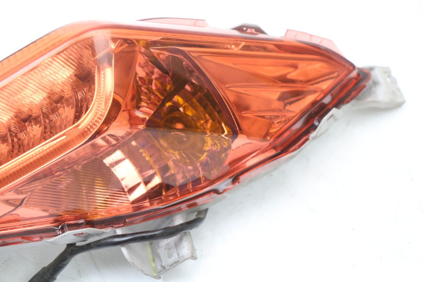 photo de FANALE POSTERIORE DESTRO YAMAHA XMAX X-MAX ABS 125 (2017 - 2020) - Zoom sullo stato d'uso