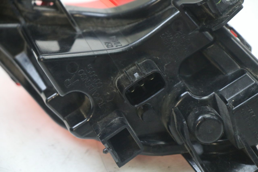 photo de FANALE STOP DESTRA YAMAHA YP T-MAX TMAX 530 (2017 - 2020) - Stato della superficie e materiale