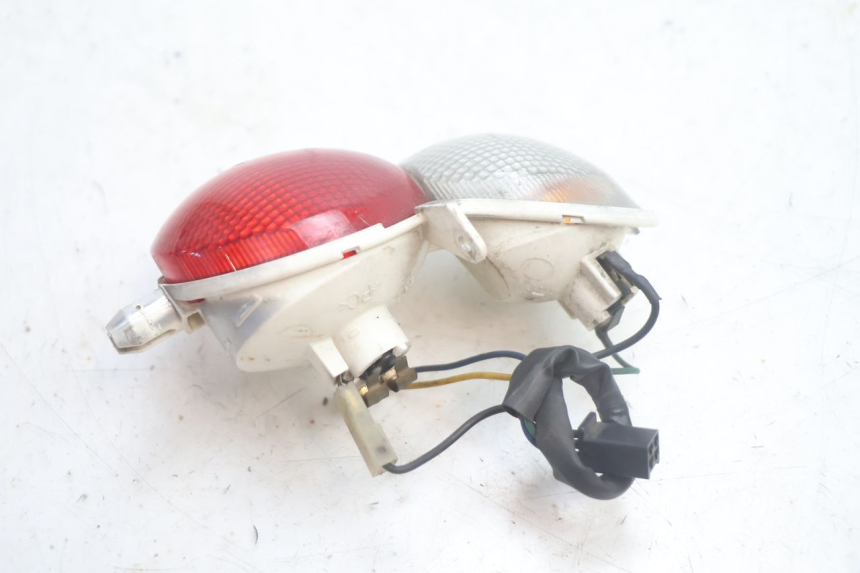 photo de FANALE STOP DESTRA YAMAHA YP MAJESTY 125 (2002 - 2006) - Zoom sullo stato d'uso