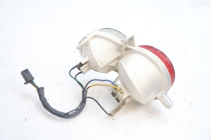 photo de FANALE STOP DESTRA YAMAHA YP MAJESTY 125 (2002 - 2006) - Primo piano tecnico