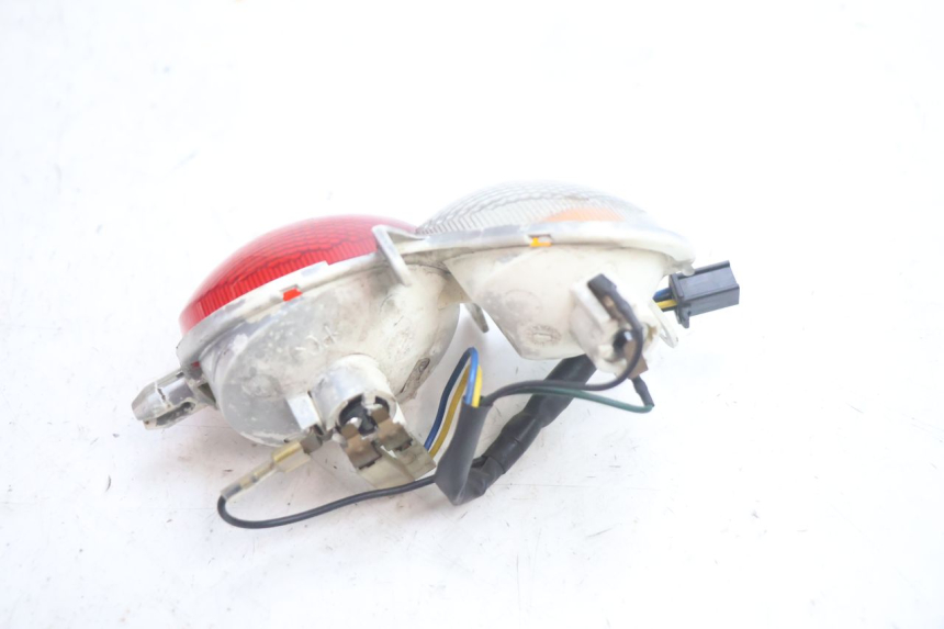 photo de FANALE STOP DESTRA YAMAHA YP MAJESTY 125 (2002 - 2006) - Zoom sullo stato d'uso