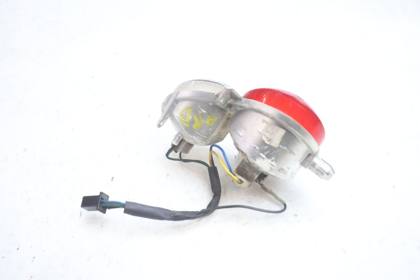 photo de FANALE STOP DESTRA YAMAHA YP MAJESTY 125 (2002 - 2006) - Altra angolazione