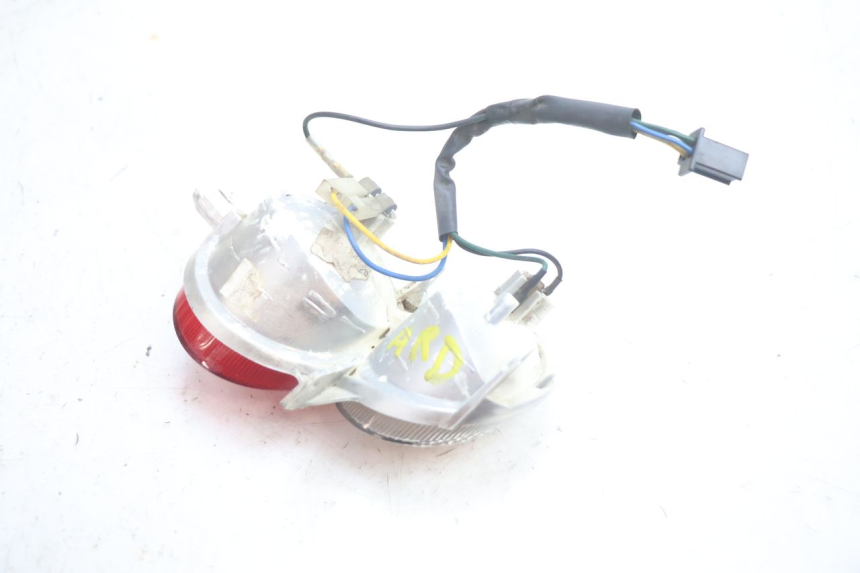 photo de FANALE STOP DESTRA YAMAHA YP MAJESTY 125 (2002 - 2006) - Primo piano tecnico