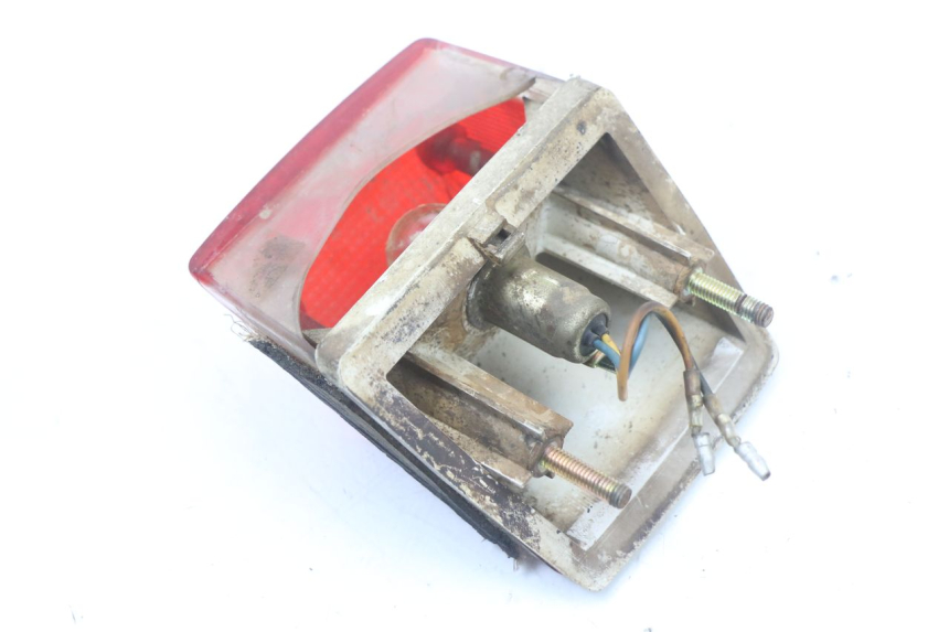 photo de FANALE STOP POSTERIORE  YAMAHA DTLC 125 (1982 - 1987) - Primo piano tecnico