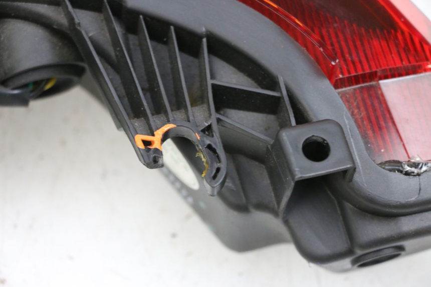 photo de FANALE STOP POSTERIORE  SEGWAY NINEBOT E125S 1 (2022 - 2026) - Stato della superficie e materiale