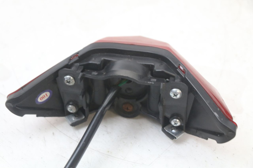 photo de FANALE STOP POSTERIORE  EBROH BRAVO GLE 1 (2020 - 2024) - Stato della superficie e materiale