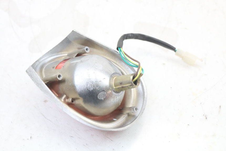 photo de FANALE STOP POSTERIORE  EUROCKA RETRO 50 (2007 - 2014) - Dettagli dei punti di fissaggio