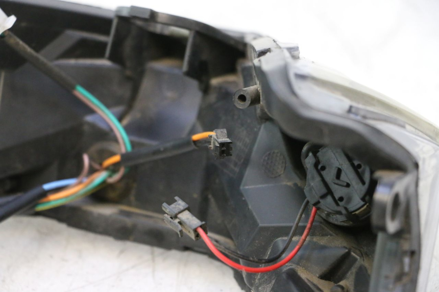 photo de FANALE POSTERIORE JM MOTORS EVOLIS 4T 50 (2018 - 2022) - Marcature e riferimenti originali