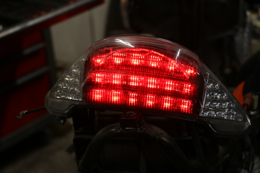 photo de FANALE STOP POSTERIORE  KEEWAY F-ACT FACT EVO 50 (2020 - 2026) - Zoom sullo stato d'uso