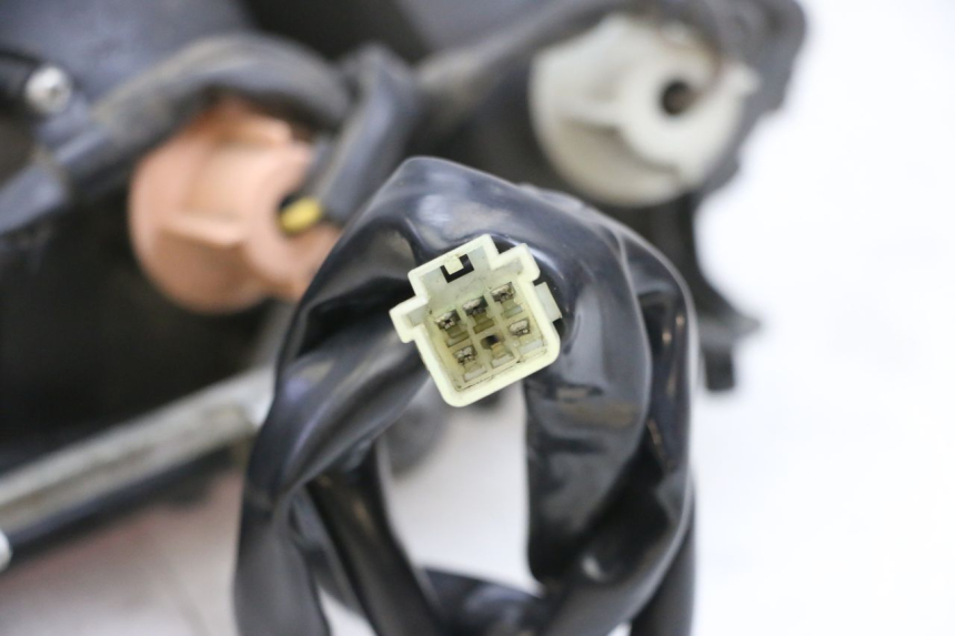 photo de FANALE POSTERIORE YAMAHA FJR ABS 1300 (2006 - 2012) - Primo piano tecnico