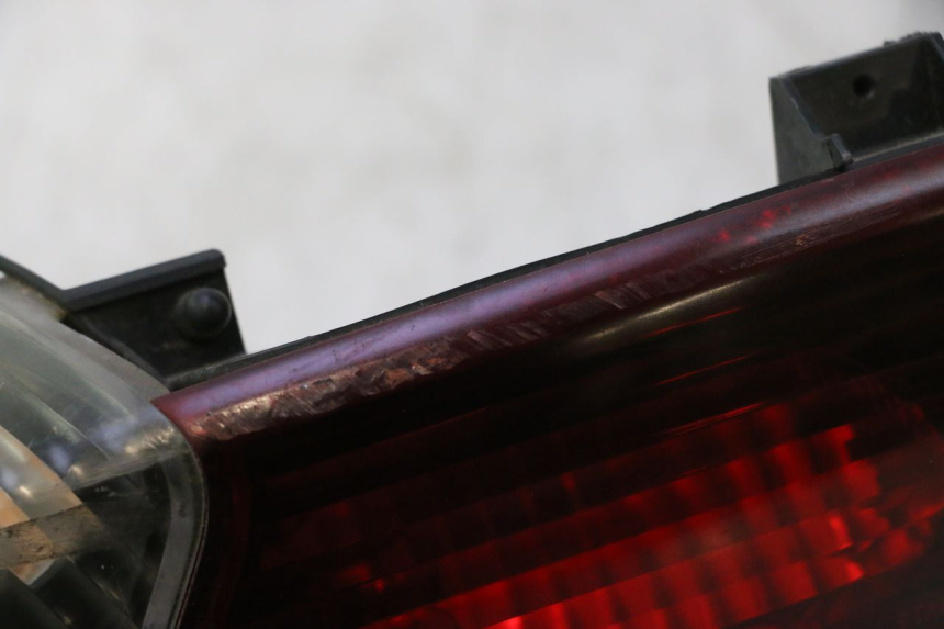 photo de FANALE STOP POSTERIORE  HONDA FJS SILVER WING SILVERWING 400 (2005 - 2008) - Dettagli dei punti di fissaggio