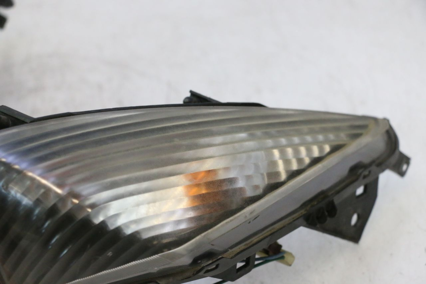 photo de FANALE STOP POSTERIORE  HONDA FJS SILVER WING SILVERWING 400 (2005 - 2008) - Stato della superficie e materiale