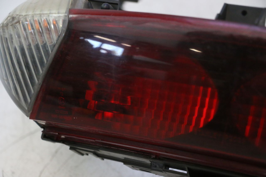 photo de FANALE STOP POSTERIORE  HONDA FJS SILVER WING SILVERWING 400 (2005 - 2008) - Caratteristiche distintive